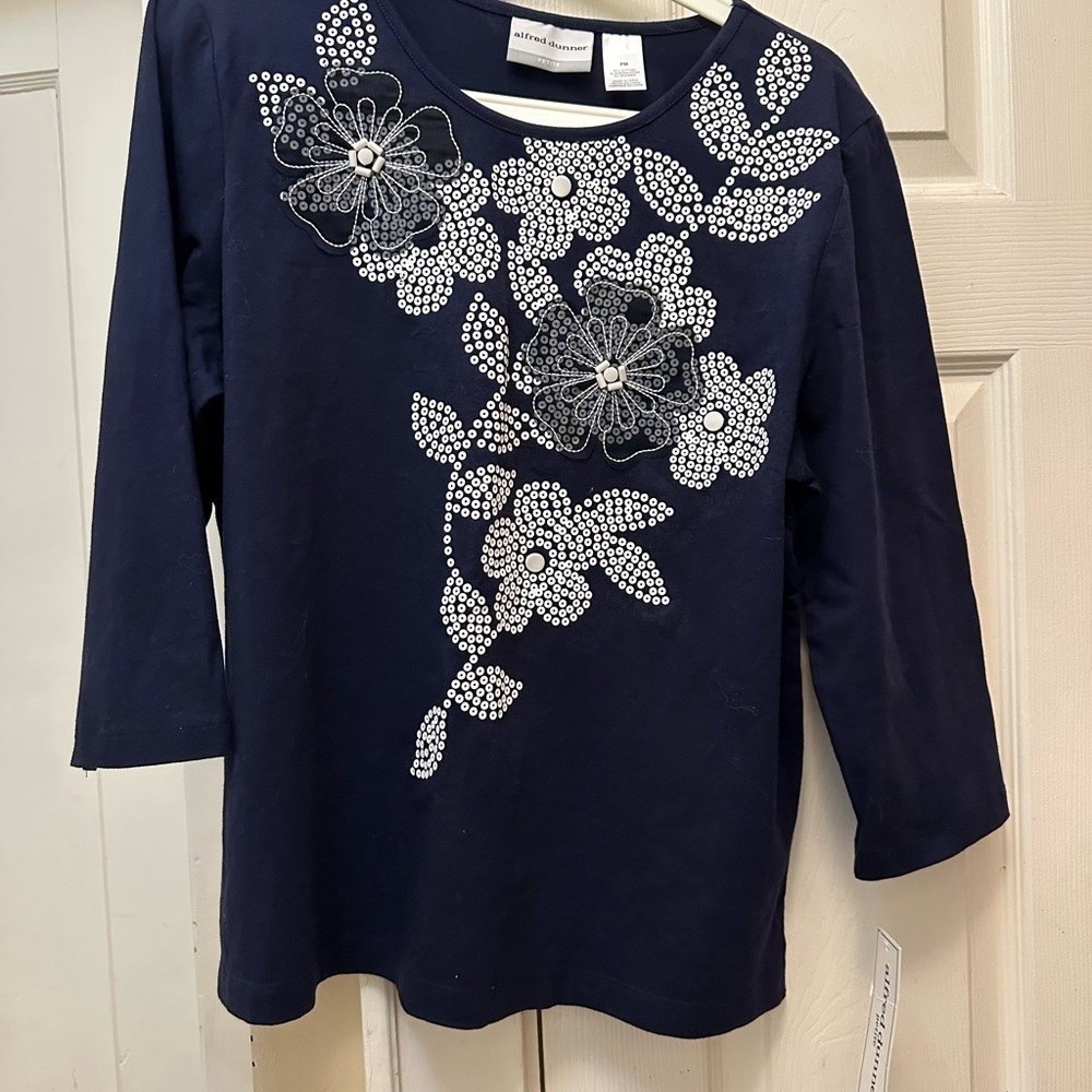 ❤️NWT Women Bead and Sequin Top 3/4 Sleeve Navy & White size PM